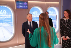Посещение президентом РФ Путиным Национального центра "Россия"