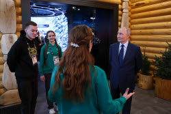 Посещение президентом РФ Путиным Национального центра "Россия"