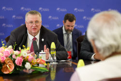 Рабочий визит вице-премьера РФ Оверчука в Китай