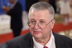 Рабочий визит вице-премьера РФ Оверчука в Китай