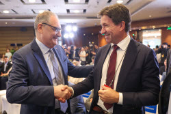Рабочий визит вице-премьера РФ Оверчука в Китай