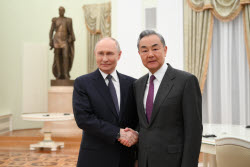(+VIDEO) China's Foreign Minister Wang Yi on official visit to Moscow