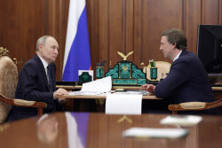 Russia’s President Putin meets with Aeroflot CEO Aleksandrovsky