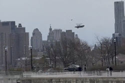 Шесть человек погибли при крушении вертолета в реку в Нью-Йорке
