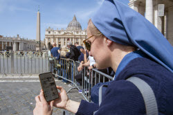 World Mourns The Death Of Pope Francis