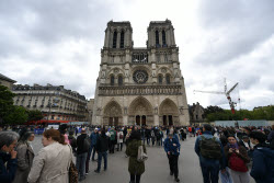Mass at Notre Dame de Paris following Pope Francis death - FA