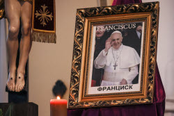 Служба в память о Папе Римском Франциске в Москве