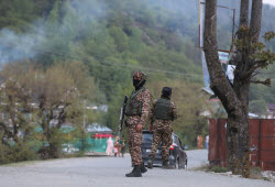 Suspected terrorists open fire on group of tourists in Pahalgam