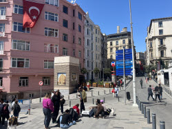 Earthquakes shake Istanbul