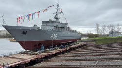 VIDEO. Polyarny minesweeper launched in St Petersburg
