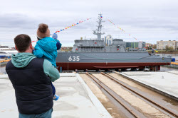 Polyarny minesweeper launched in St Petersburg