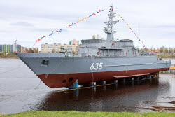 Polyarny minesweeper launched in St Petersburg