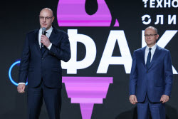 Award ceremony for "Torch of the National Technology Olympiad" Prize