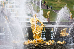 Fountain season starts at St Petersburg's Peterhof State Museum Reserve