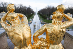 Fountain season starts at St Petersburg's Peterhof State Museum Reserve