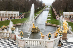 Fountain season starts at St Petersburg's Peterhof State Museum Reserve