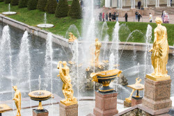 Fountain season starts at St Petersburg's Peterhof State Museum Reserve