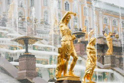Fountain season starts at St Petersburg's Peterhof State Museum Reserve