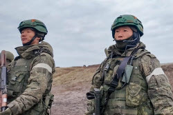 North Korean servicemen in combat training