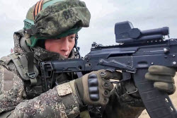 North Korean servicemen in combat training
