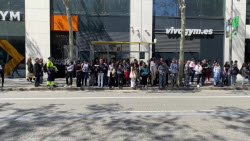 Barcelona residents rush to buy flashlights, radios, and batteries due to the blackout