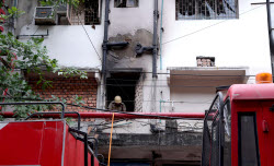 Fire breaks out at a hotel in Kolkata