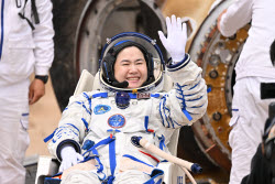 Shenzhou 19 Return Capsule Touches Down On Earth - China