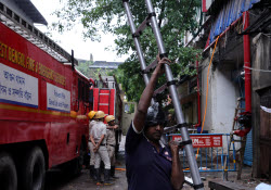 Fire breaks out at a hotel in Kolkata