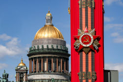 (+VIDEO) Russian cities decorated for Victory Day celebrations