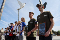 Акция памяти в Мариуполе в годовщину трагедии в Одесском доме профсоюзов