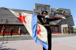 Церемония слияния Вечных огней в Севастополе