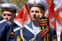 (+ВИДЕО) Церемония слияния Вечных огней в Севастополе