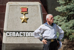 Церемония слияния Вечных огней в Севастополе