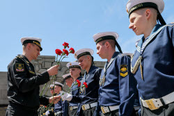 Церемония слияния Вечных огней в Севастополе