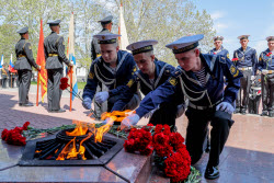 Церемония слияния Вечных огней в Севастополе
