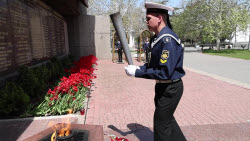 Церемония слияния Вечных огней в Севастополе