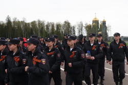 Торжественная высадка геоглифа к 80-летию Победы в ВОВ в парке Патриот