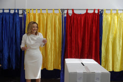 Первый тур повторных президентских выборов в Румынии