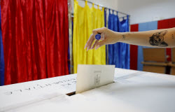 Первый тур повторных президентских выборов в Румынии