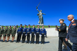 Церемония слияния Вечных огней в Волгограде