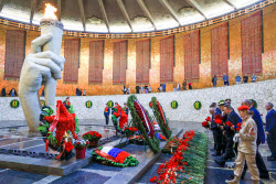Церемония слияния Вечных огней в Волгограде
