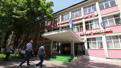 Первый тур повторных президентских выборов в Румынии