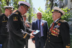 Поздравление ветеранов войны в Севастополе
