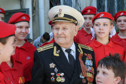 Поздравление ветеранов войны в Севастополе