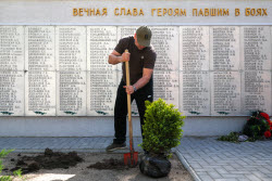 Облагораживание территории Братского кладбища в Мелитополе