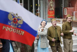 Акция "Двор поет "Катюшу" в Новосибирске
