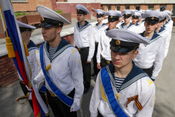 Акция "Парад у дома ветерана" в Новосибирске