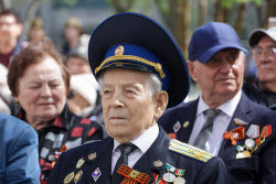 Акция "Парад у дома ветерана" в Новосибирске