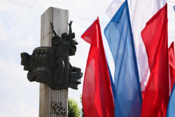 Lugansk decorated for Victory Day