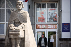 Lugansk decorated for Victory Day